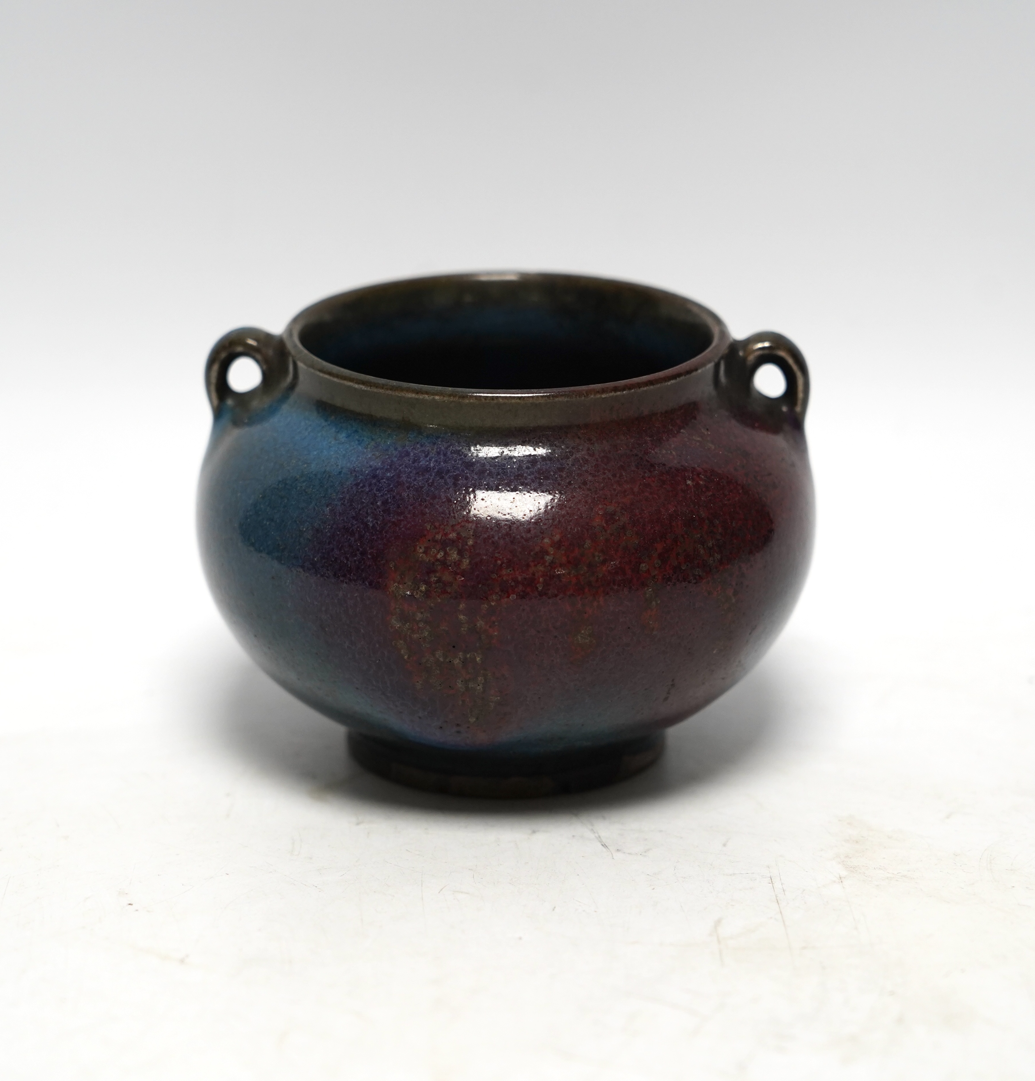 A Chinese Ming-style crimson glazed pot, 8cm high